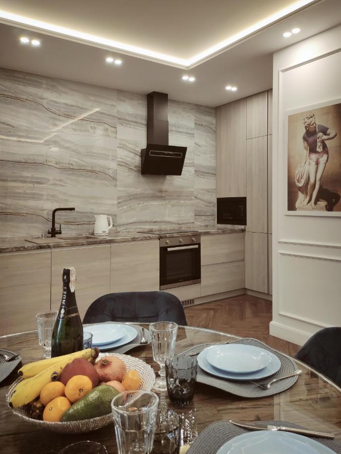 Modern Classic 2 Bedroom Apartment Near Most City Dnipro Exterior foto